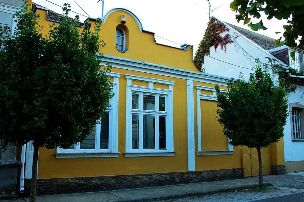 شقة Happy Colours In Old Town Kecskemét المظهر الخارجي الصورة